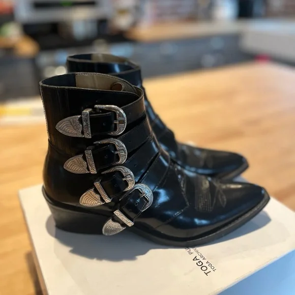 Toga Pulla Four Buckle Western Boot - Picture 6 of 9